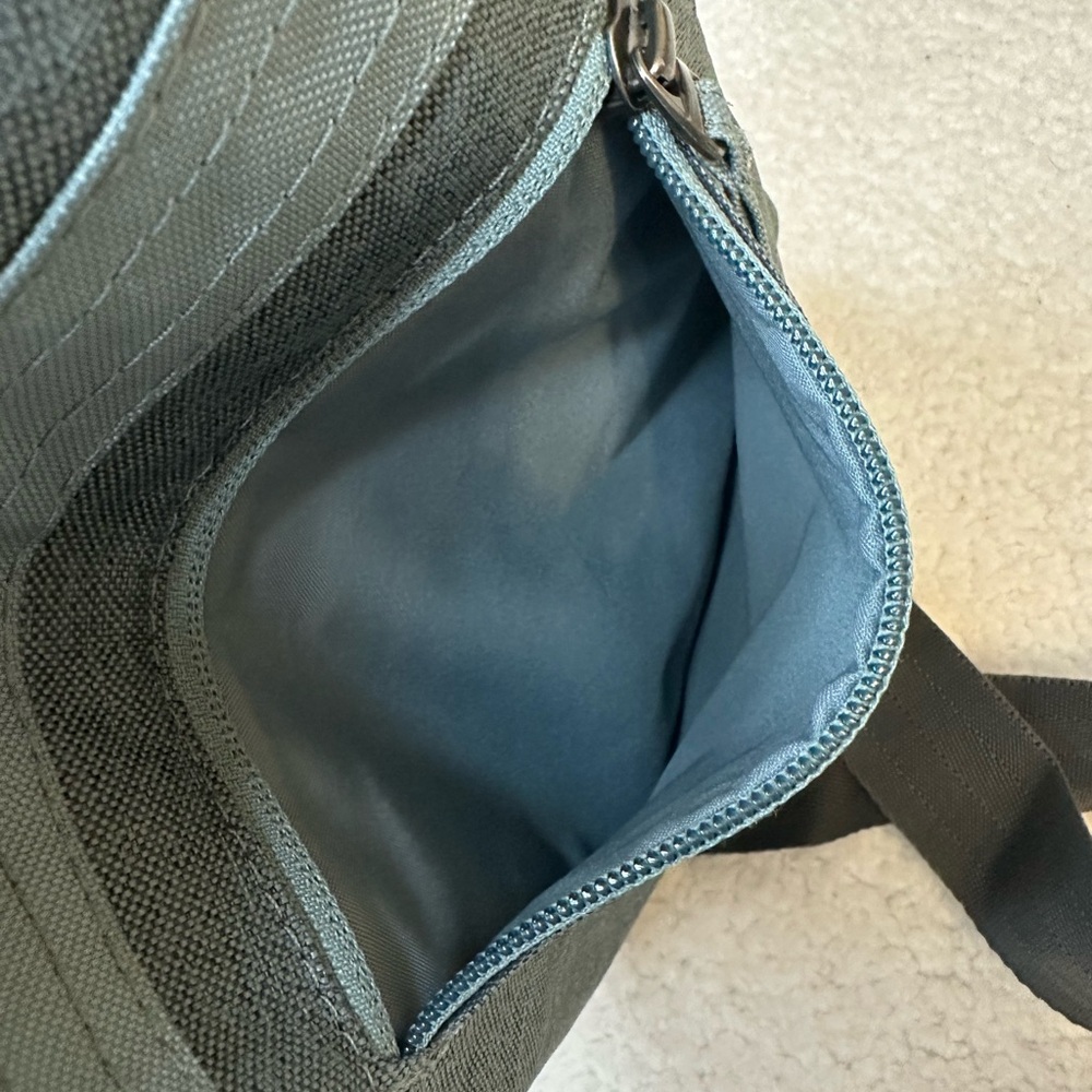 Dakine crossbody bag - Picture 8 of 8